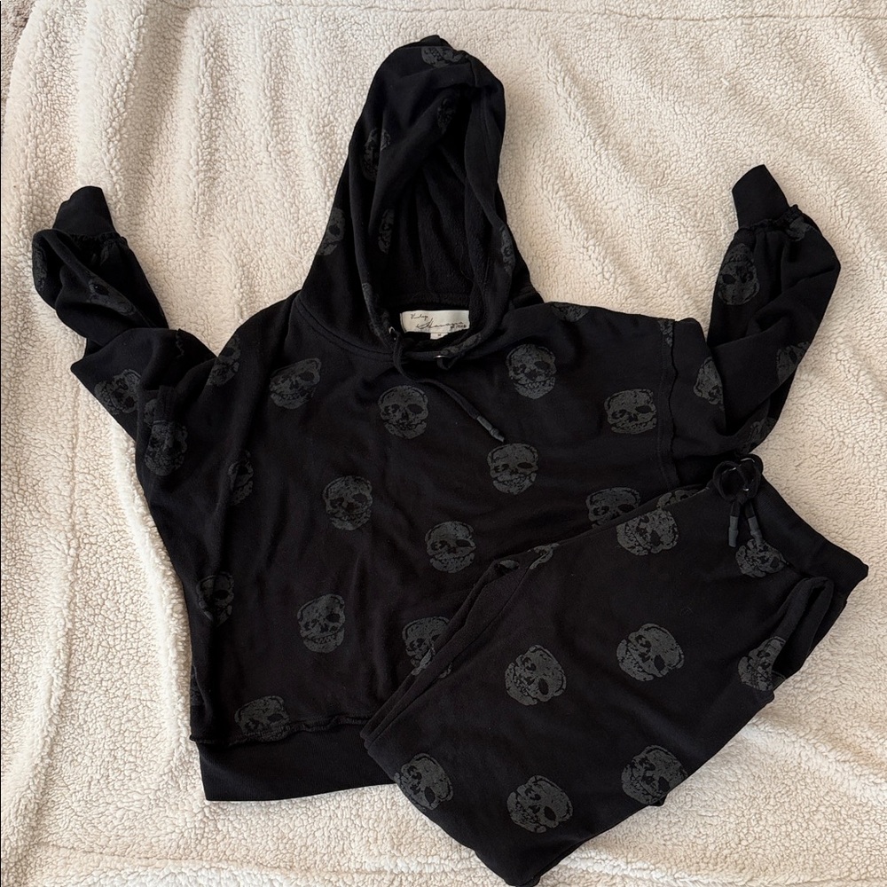 Vintage Havana Size M Hoodie and Jogger Set